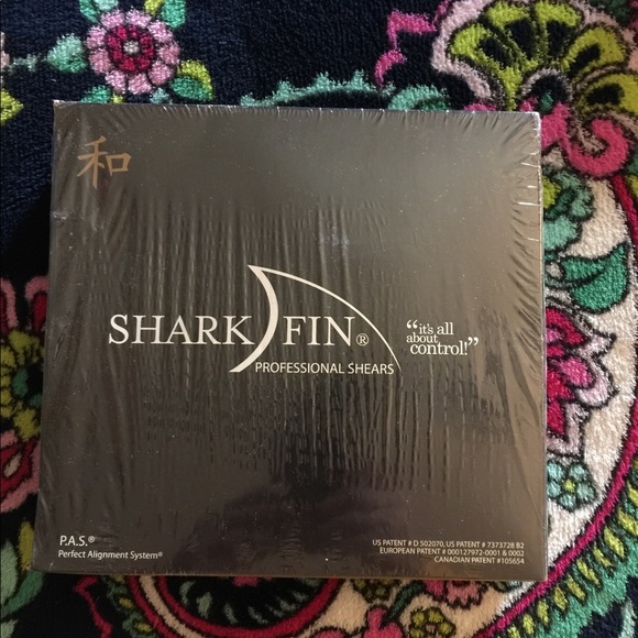 Shark Fin Shears Deluxe student kit NIP $499.00 - Picture 3 of 3